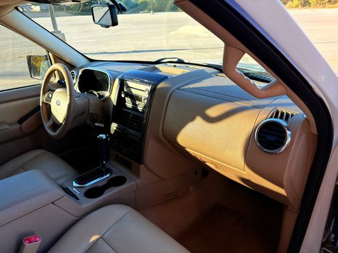 Used 2010 Ford Explorer XLT image 13