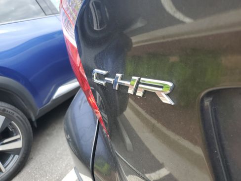 Used 2021 Toyota C-HR Limited FWD image 7