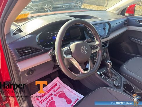 Used 2022 Volkswagen Taos SE w/ Panoramic Sunroof Package image 14