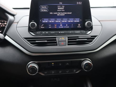 Used 2022 Nissan Altima 2.5 SR image 17