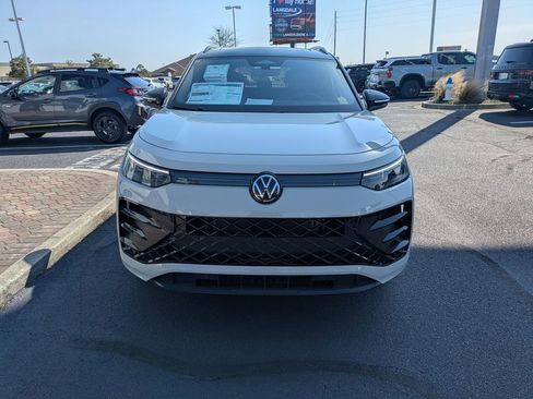 New 2026 Volkswagen Tiguan SE R-Line FWD image 10