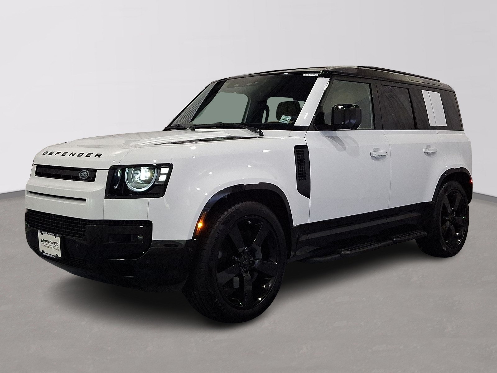 Certified 2026 Land Rover Defender 110 X-Dynamic SE AWD/4WD image 1