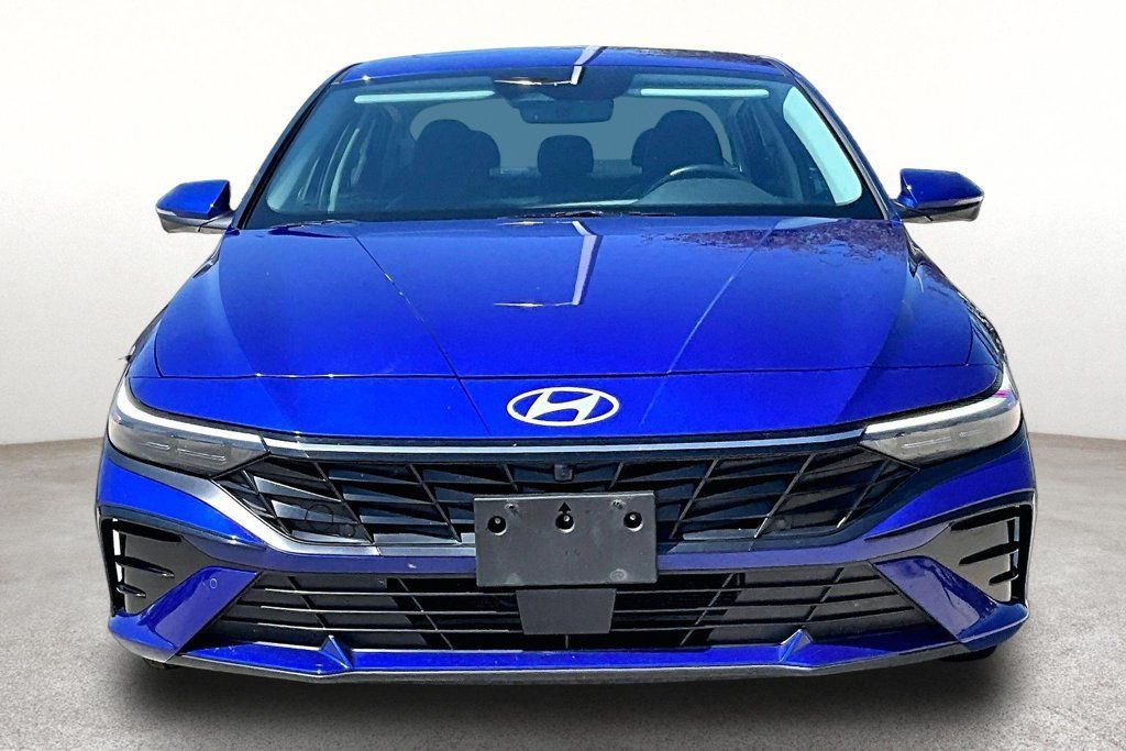 Used 2024 Hyundai Elantra Limited FWD image 3