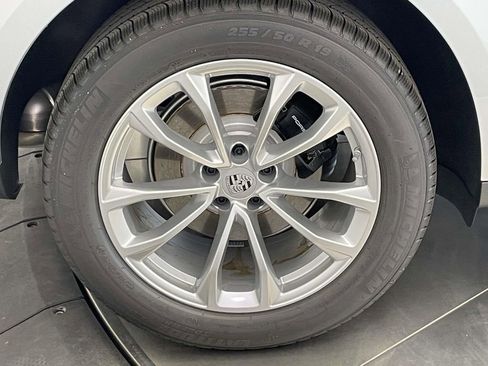 New 2025 Porsche Macan image 13