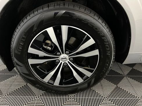 Used 2024 Volvo XC60 B5 Core image 11