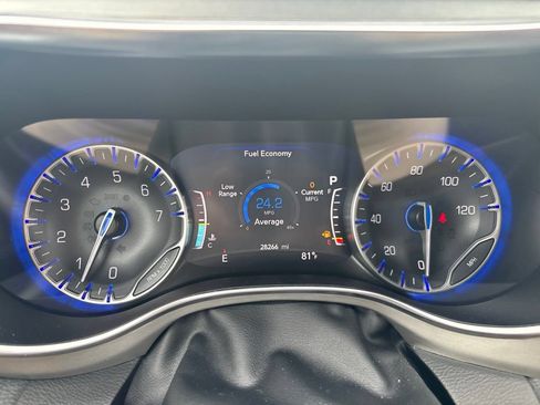 Certified 2024 Chrysler Pacifica Pinnacle FWD image 15