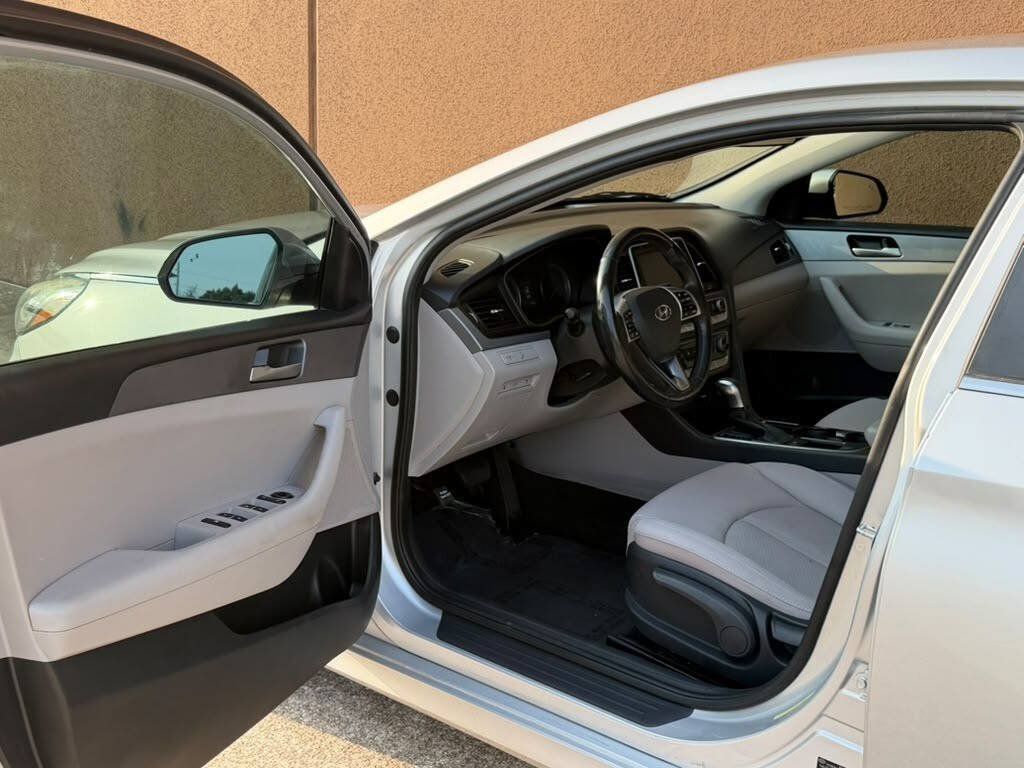 Used 2018 Hyundai Sonata SE FWD image 26