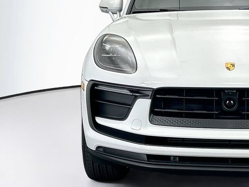 Used 2026 Porsche Macan AWD/4WD image 12