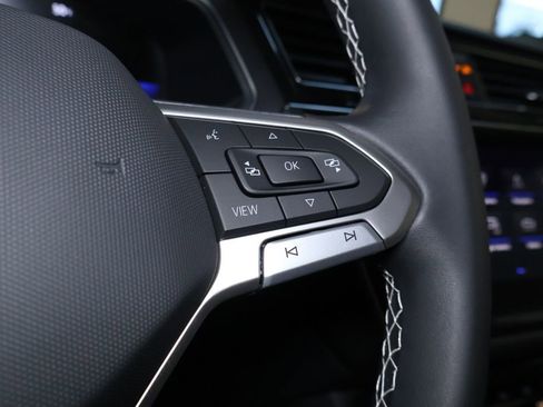 Used 2023 Volkswagen Tiguan SE image 21