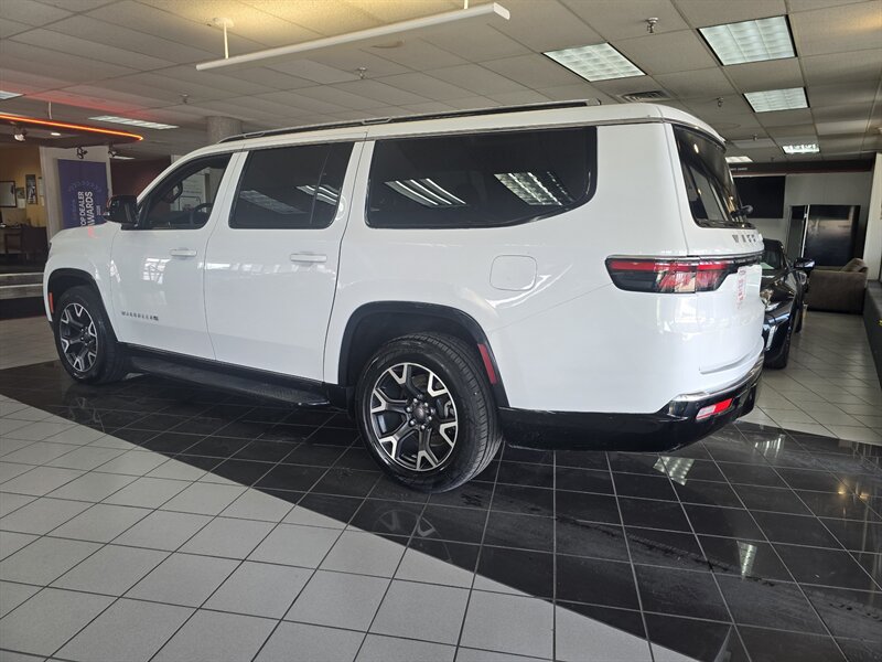 Used 2023 Jeep Wagoneer L Series III RWD image 6