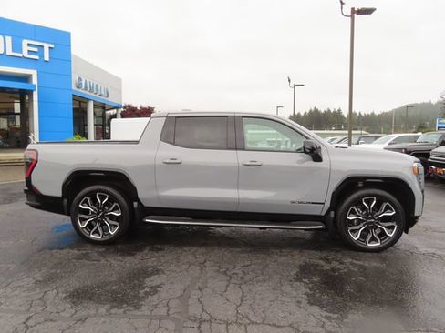 Used 2025 GMC Sierra EV Denali AWD/4WD image 10