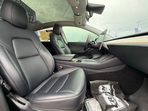 Used 2021 Tesla Model Y Long Range image 28
