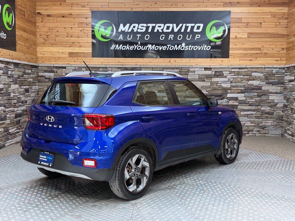 Used 2024 Hyundai Venue SEL FWD image 18