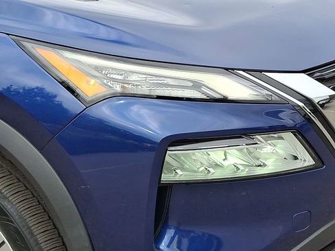 Used 2022 Nissan Rogue SV image 11