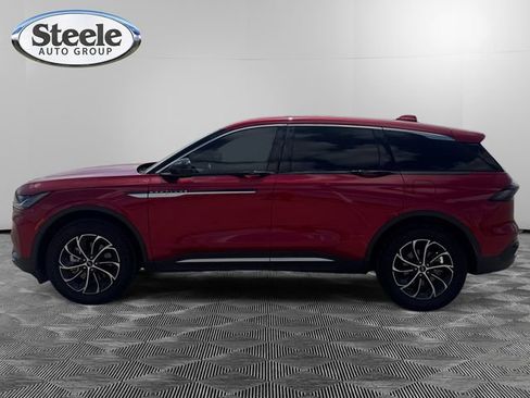 Used 2025 Lincoln Nautilus Premier AWD/4WD image 2