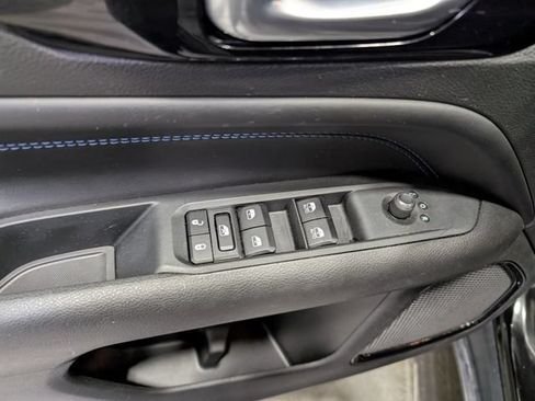 Used 2025 Jeep Compass Latitude w/ Convenience Group AWD/4WD image 13