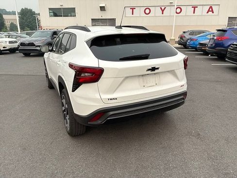 Used 2025 Chevrolet Trax RS w/ Driver Confidence Package FWD image 11