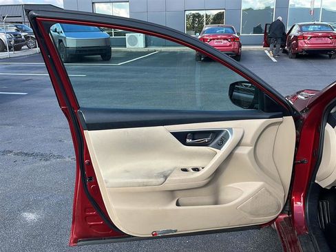 Used 2015 Nissan Altima 2.5 SV w/ Convenience Package image 11