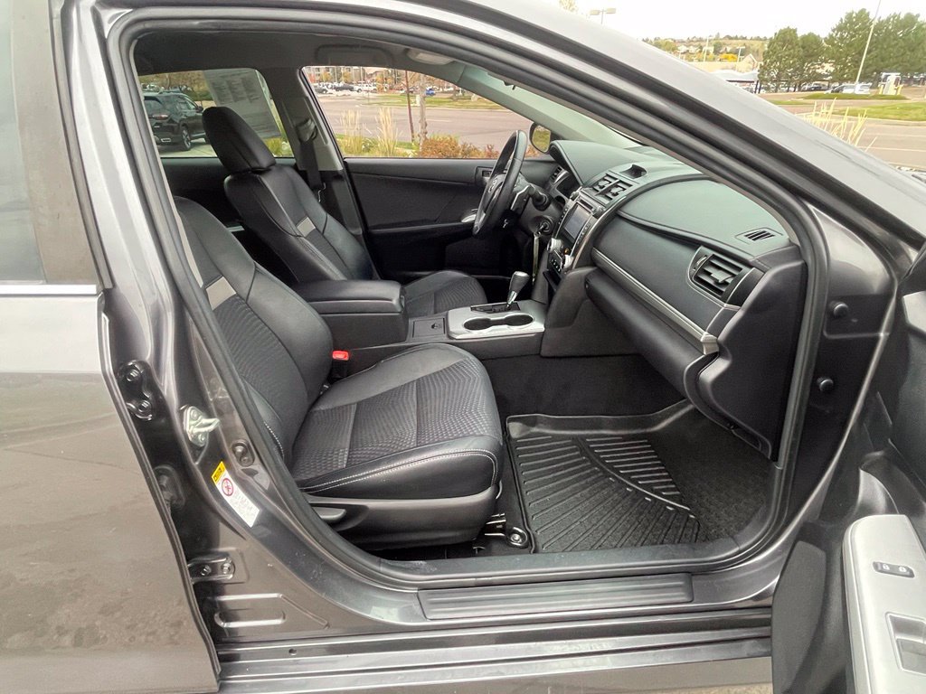 Used 2014 Toyota Camry SE FWD image 31