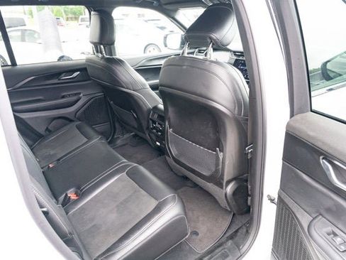Used 2025 Jeep Grand Cherokee Altitude AWD/4WD image 36