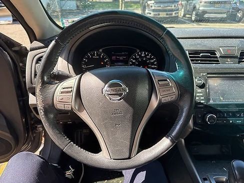 Used 2015 Nissan Altima 2.5 SL w/ Technology Package FWD image 18