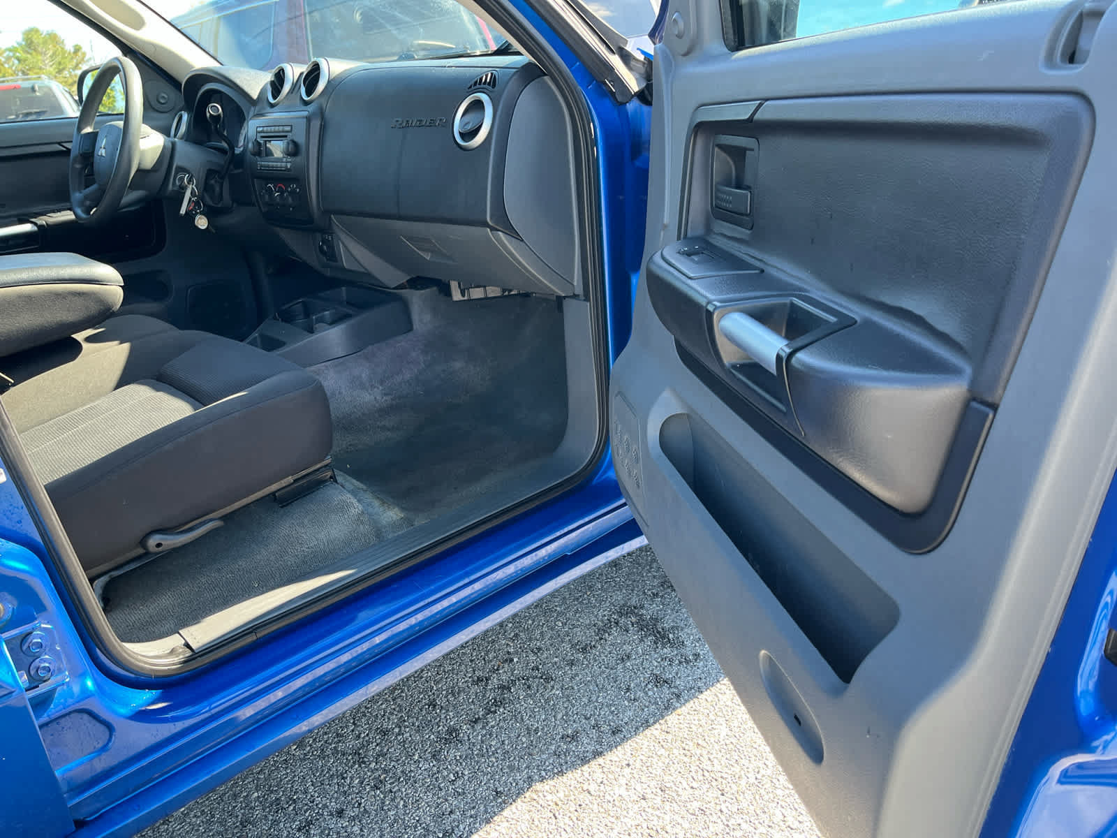 Used 2007 Mitsubishi Raider LS AWD/4WD image 29