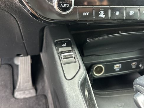 Used 2023 Kia Telluride S AWD/4WD image 28