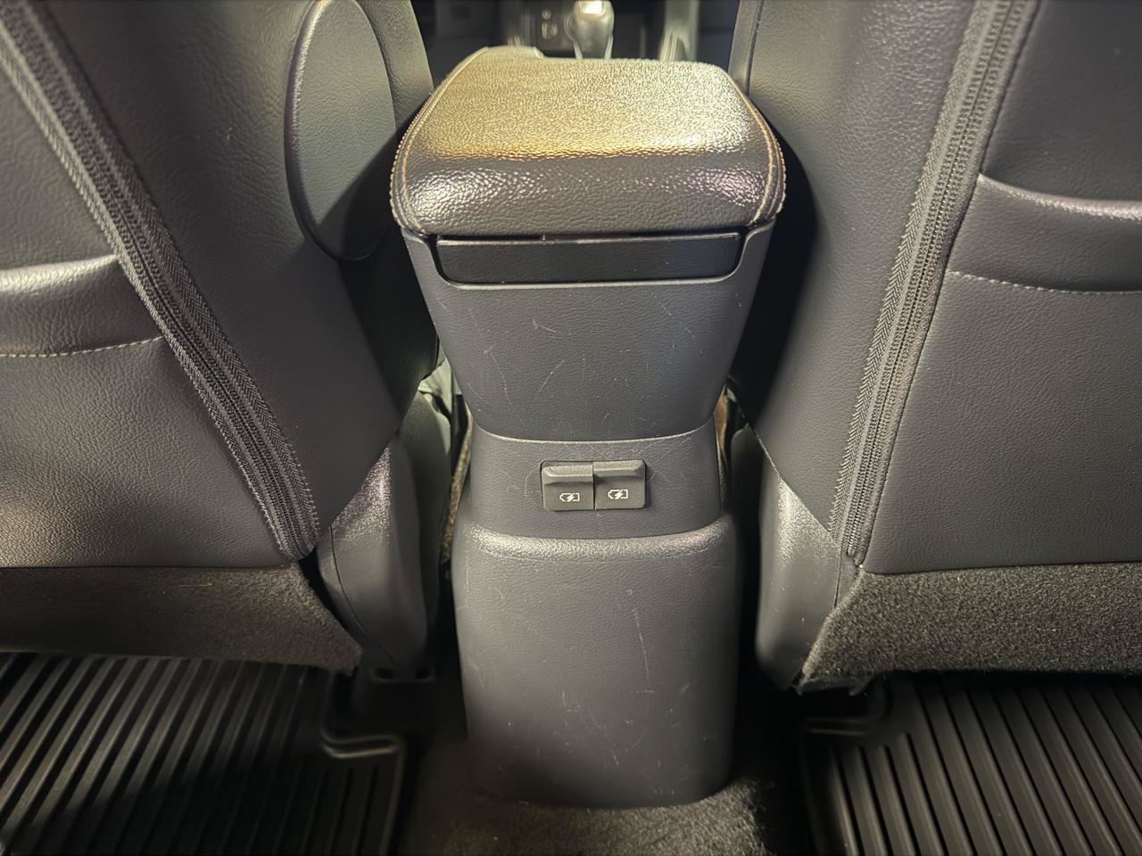 Used 2020 Nissan Kicks SR w/ SR Premium Package FWD image 24