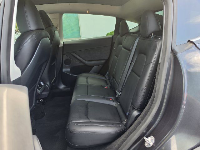 Used 2025 Tesla Model Y Long Range AWD/4WD image 25