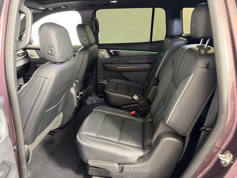 Used 2026 Buick Enclave Avenir w/ Super Cruise Package AWD/4WD image 7