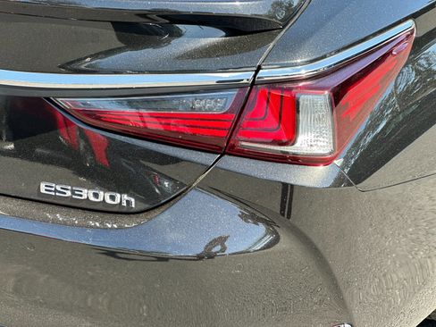 Used 2024 Lexus ES 300h w/ Premium Package FWD image 33