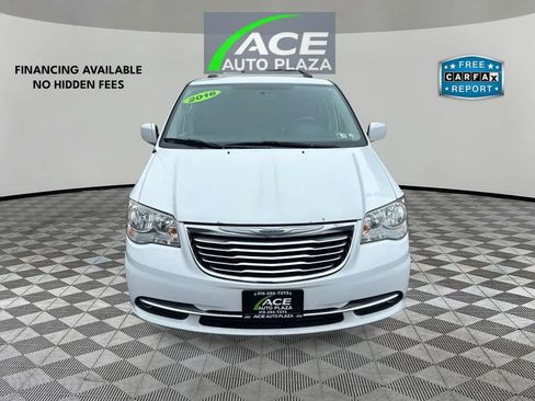Used 2016 Chrysler Town & Country Touring FWD image 3