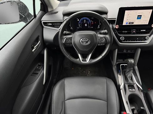 Used 2024 Toyota Corolla Cross XLE image 13