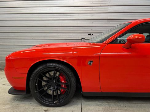 Used 2016 Dodge Challenger SRT Hellcat image 4