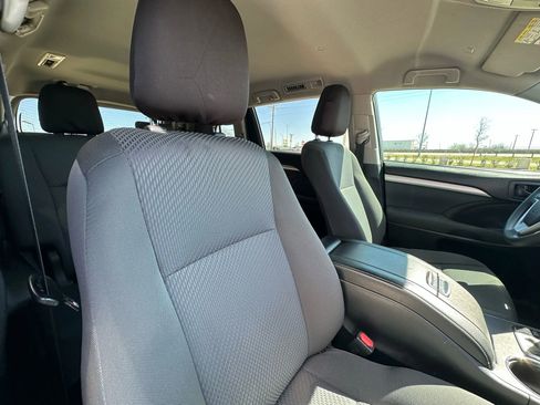 Used 2019 Toyota Highlander LE image 22