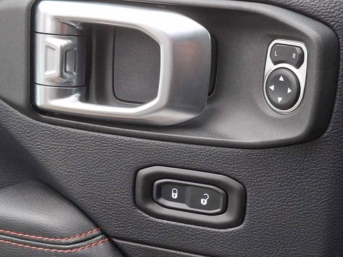 Used 2018 Jeep Wrangler Unlimited Rubicon image 25