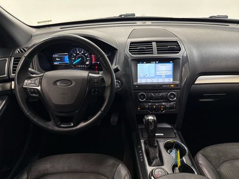 Used 2018 Ford Explorer XLT w/ Equipment Group 202A AWD/4WD image 27