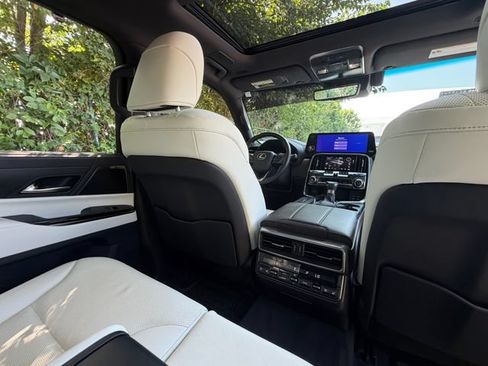 Certified 2025 Lexus LX 600 4WD w/ Appearance Package image 32