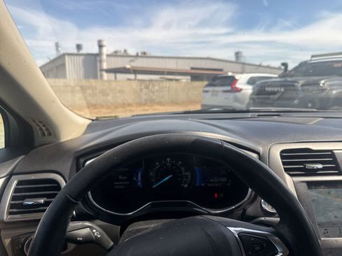 Used 2017 Ford Fusion Energi SE image 26