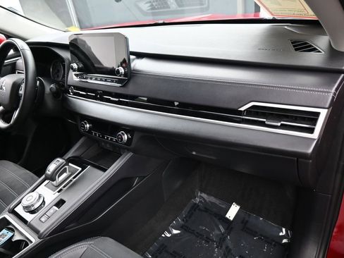 Used 2024 Mitsubishi Outlander SE Black Edition FWD image 40