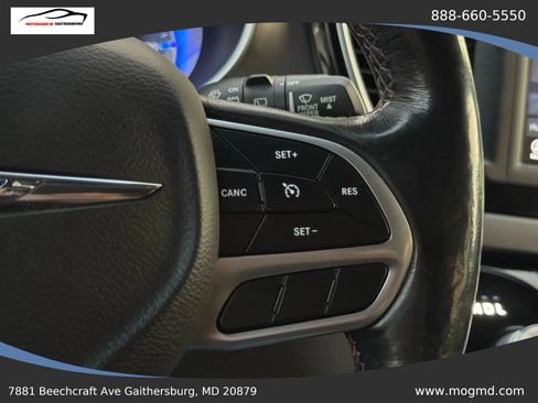 Used 2020 Chrysler Pacifica Touring-L image 46
