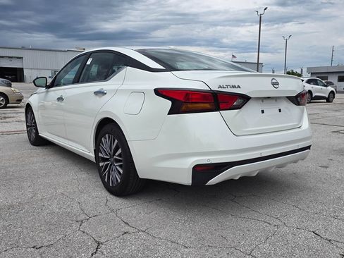 Used 2025 Nissan Altima 2.5 SV FWD image 4