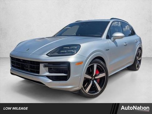 Used 2025 Porsche Cayenne Turbo image 1