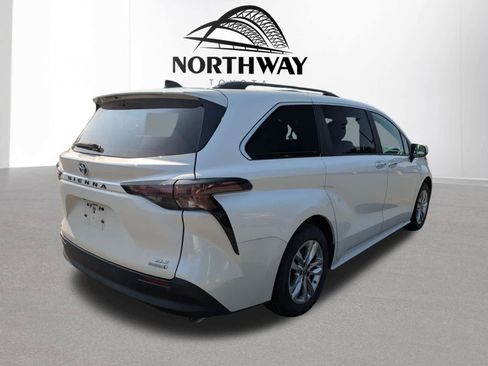 Used 2024 Toyota Sienna XLE w/ XLE Plus Package AWD/4WD image 3
