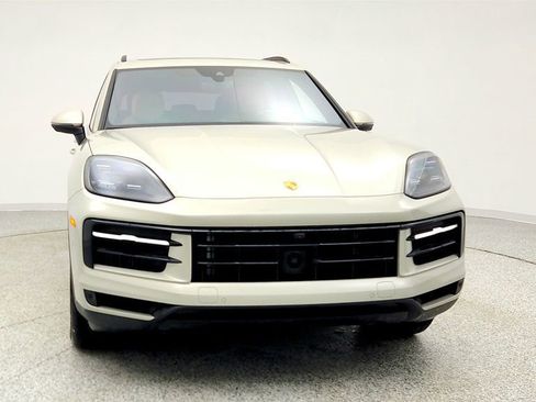 Used 2024 Porsche Cayenne w/ Premium Package Plus image 2