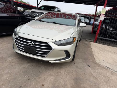 Used 2017 Hyundai Elantra SE FWD image 4