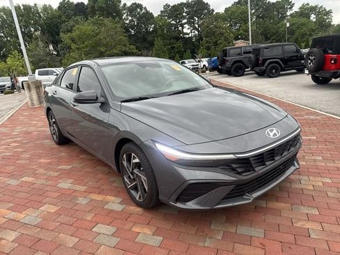 Used 2025 Hyundai Elantra Sport FWD image 19