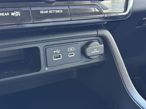 Used 2024 Honda Pilot LX image 30