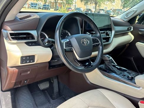 Used 2022 Toyota Highlander Platinum AWD/4WD image 12