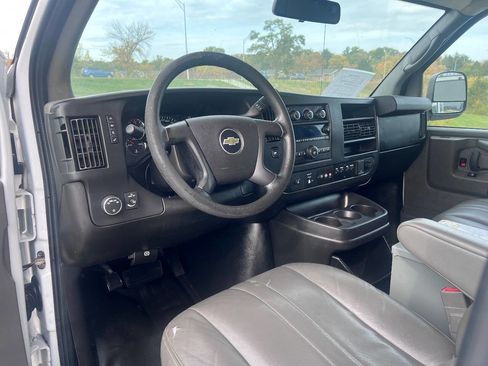 Used 2015 Chevrolet Express 2500 image 11